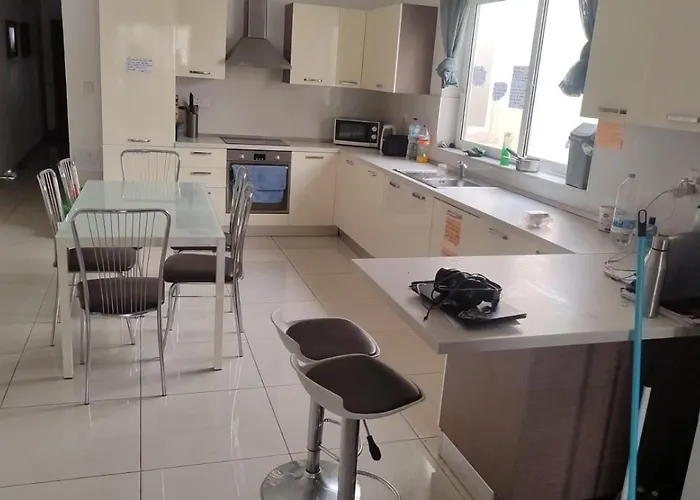 Girls Only Shared #4 * Gżira